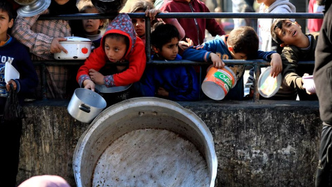 La población civil palestina que sobrevive a los bombardeos de Israel se muere de hambre. – Yasser Qudih / Xinhua News / ContactoPhoto / Europa Press La población civil palestina que sobrevive a los bombardeos de Israel se muere de hambre. – Yasser Qudih / Xinhua News / ContactoPhoto / Europa Press