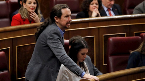 Pablo Iglesias votando afirmativamente en la segunda sesión de investidura de Pedro Sánchez./ Juan Carlos Hidalgo (EFE) Pablo Iglesias votando afirmativamente en la segunda sesión de investidura de Pedro Sánchez./ Juan Carlos Hidalgo (EFE)