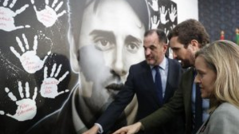 Casado busca reavivar el fantasma de ETA con sus candidatos en Euskadi Casado busca reavivar el fantasma de ETA con sus candidatos en Euskadi
