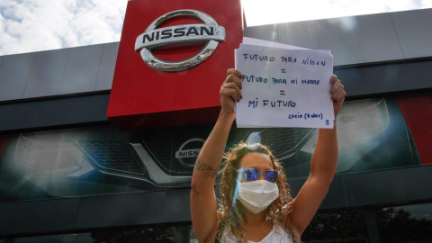 Trabajadores de Nissan protestan ante el concesionario de la marca en Granollers en el marco de las concentraciones que los trabajadores de la empresa realizan este viernes ante los concesionarios más importantes del área de Barcelona tras el anuncio de Trabajadores de Nissan protestan ante el concesionario de la marca en Granollers en el marco de las concentraciones que los trabajadores de la empresa realizan este viernes ante los concesionarios más importantes del área de Barcelona tras el anuncio de