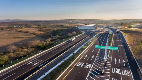 Una de las autopistas de la mexicana RCO. E.P. Una de las autopistas de la mexicana RCO. E.P.