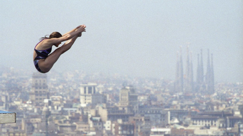 Una saltadora de trampolín durante los JJOO de Barcelona'92. (EFE) Una saltadora de trampolín durante los JJOO de Barcelona'92. (EFE)