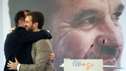 El presidente del PP, Pablo Casado, (d) este sábado junto al candidato a lehendakari de la coalición PP+Ciudadanos, Carlos Iturgaiz, (i) en un acto político de precamapaña celebrado en la localidad vizcaína de Santurtzi. | EFE Luis Tejido. El presidente del PP, Pablo Casado, (d) este sábado junto al candidato a lehendakari de la coalición PP+Ciudadanos, Carlos Iturgaiz, (i) en un acto político de precamapaña celebrado en la localidad vizcaína de Santurtzi. | EFE Luis Tejido.