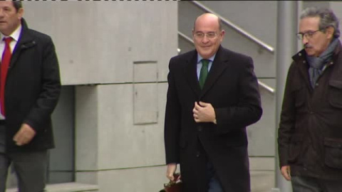 Marlaska cesa a De los Cobos por "no informar" de la investigación judicial sobre el 8-M al Gobierno Marlaska cesa a De los Cobos por "no informar" de la investigación judicial sobre el 8-M al Gobierno