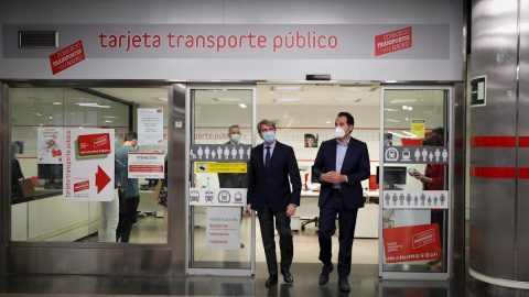 El vicepresidente de la Comunidad de Madrid, Ignacio Aguado, junto al consejero de Transportes, Ángel Garrido. - EFE El vicepresidente de la Comunidad de Madrid, Ignacio Aguado, junto al consejero de Transportes, Ángel Garrido. - EFE