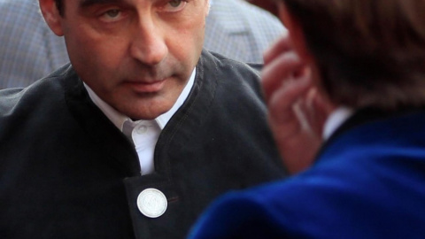 Fotografía del diestro Enrique Ponce el pasado 2 de Mayo, día en el que toreó en la Plaza de Toros de Las Ventas con una chaquetilla cuyos botones eran efigies del dictador Francisco Franco. — Fernando Alvarado / EFE Fotografía del diestro Enrique Ponce el pasado 2 de Mayo, día en el que toreó en la Plaza de Toros de Las Ventas con una chaquetilla cuyos botones eran efigies del dictador Francisco Franco. — Fernando Alvarado / EFE