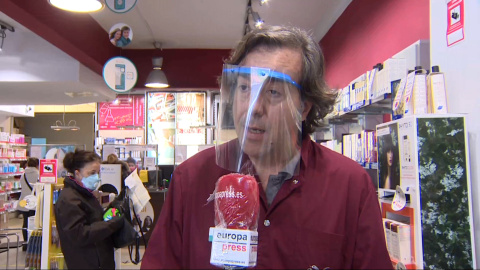 La demanda de mascarillas en farmacias "satura" el sistema en Barcelona La demanda de mascarillas en farmacias "satura" el sistema en Barcelona