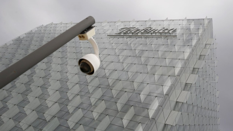 Fachada de la sede corporativa de Telefónica. EFE/MARISCAL Fachada de la sede corporativa de Telefónica. EFE/MARISCAL