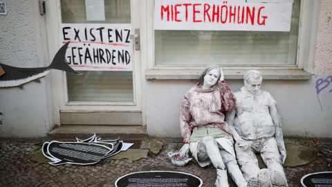 Dos personas protestan contra la subida de los alquileres en Berlín. REUTERS/Hannibal Hanschke Dos personas protestan contra la subida de los alquileres en Berlín. REUTERS/Hannibal Hanschke