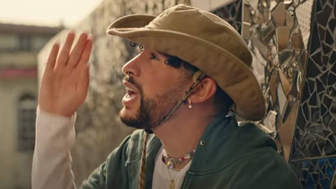 Bad Bunny en un videoclip Bad Bunny en un videoclip