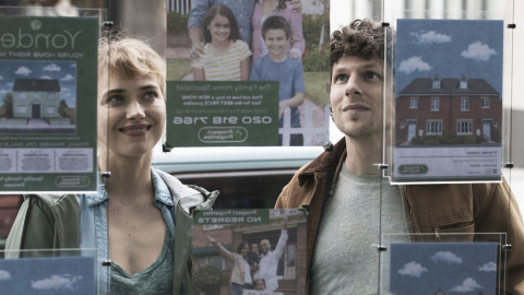 Imogen Poots y Jesse Eisenberg Imogen Poots y Jesse Eisenberg