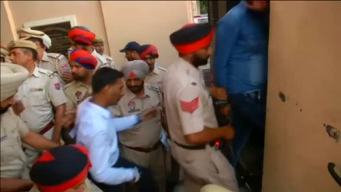 Cadena perpetua para los hombres que violaron y asesinaron a una niña india Cadena perpetua para los hombres que violaron y asesinaron a una niña india