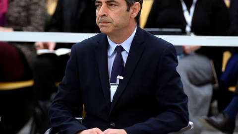 El major dels Mossos, Josep Lluís Trapero, durant la celebració del judici. EFE El major dels Mossos, Josep Lluís Trapero, durant la celebració del judici. EFE