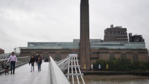 Un adolescente arroja a un niño de seis años desde lo alto del Tate Modern Un adolescente arroja a un niño de seis años desde lo alto del Tate Modern