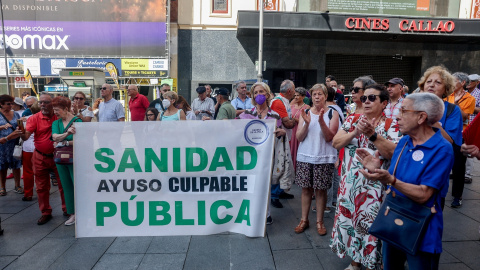 Varias personas se manifiestan por la sanidad pública en la plaza del Callao, a 18 de septiembre de 2022, en Madrid (España). -Ricardo Rubio / Europa Press Varias personas se manifiestan por la sanidad pública en la plaza del Callao, a 18 de septiembre de 2022, en Madrid (España). -Ricardo Rubio / Europa Press