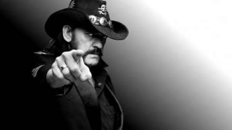 Lemmy era feliz rodeado de mujeres. Lemmy era feliz rodeado de mujeres.