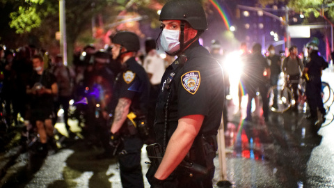 Policía de Nueva York durante las protestas raciales por la muerte de George Floyd. Reuters. Policía de Nueva York durante las protestas raciales por la muerte de George Floyd. Reuters.