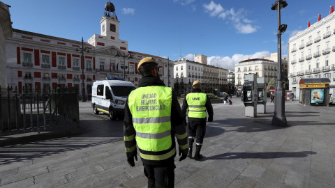 16/03/2020.- Miembros de la UME en la Plaza de Sol en Madrid por el estado de alerta en el país. / EFE - KIKO HUESCA 16/03/2020.- Miembros de la UME en la Plaza de Sol en Madrid por el estado de alerta en el país. / EFE - KIKO HUESCA