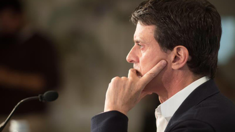 Manuel Valls durante la primera rueda de prensa que ha realizado tras las elecciones del 26-M y en la que ha ofrecido un acuerdo a Ada Colau y Jaume Collboni. (MARTA PÉREZ | EFE) Manuel Valls durante la primera rueda de prensa que ha realizado tras las elecciones del 26-M y en la que ha ofrecido un acuerdo a Ada Colau y Jaume Collboni. (MARTA PÉREZ | EFE)