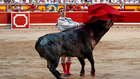 Un torero en el festival de San Fermín en Pamplona. Reuters/Susana Vera Un torero en el festival de San Fermín en Pamplona. Reuters/Susana Vera