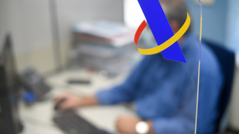 Un empleado público durante su jornada laboral, en la oficina de la Agencia Estatal de la Administración Tributaria. -Gustavo Valiente / Europa Press Un empleado público durante su jornada laboral, en la oficina de la Agencia Estatal de la Administración Tributaria. -Gustavo Valiente / Europa Press