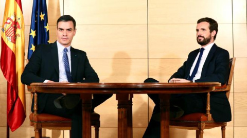El presidente del Gobierno, Pedro Sánchez, y el líder del PP, Pablo Casado en un encuentro en el mes de diciembre de 2019. EFE El presidente del Gobierno, Pedro Sánchez, y el líder del PP, Pablo Casado en un encuentro en el mes de diciembre de 2019. EFE