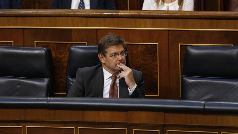 El ministro de Justicia, Rafael Catalá, durante el debate en pleno del Congreso de los Diputados de la moción del grupo socialista sobre su reprobación. EFE/Paco Campos El ministro de Justicia, Rafael Catalá, durante el debate en pleno del Congreso de los Diputados de la moción del grupo socialista sobre su reprobación. EFE/Paco Campos