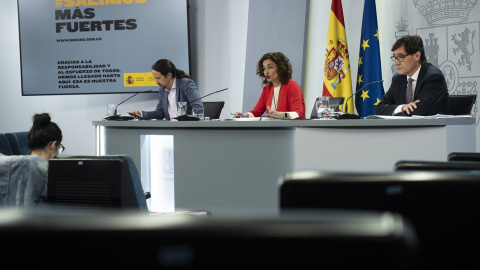 El vicepresidente de Derechos Sociales, Pablo Iglesias, la ministra portavoz y de Hacienda, María Jesús Montero, y el ministro de Sanidad, Salvador Illa, comparecen en rueda de prensa posterior al Consejo de Ministros. E.P./Maya Balanyà/Pool El vicepresidente de Derechos Sociales, Pablo Iglesias, la ministra portavoz y de Hacienda, María Jesús Montero, y el ministro de Sanidad, Salvador Illa, comparecen en rueda de prensa posterior al Consejo de Ministros. E.P./Maya Balanyà/Pool