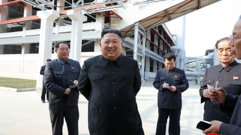 Kim-Jong un este sábado, en una imagen proporcionada por la agencia estatal KCNA.STR / AFP Kim-Jong un este sábado, en una imagen proporcionada por la agencia estatal KCNA.STR / AFP