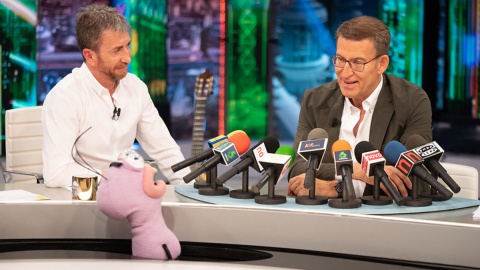El presidente del PP, Alberto Núñez Feijóo, y el presentador Pablo Motos, durante su participación en el programa 'El Hormiguero'. EFE/Atresmedia El presidente del PP, Alberto Núñez Feijóo, y el presentador Pablo Motos, durante su participación en el programa 'El Hormiguero'. EFE/Atresmedia