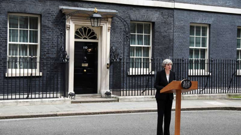 Theresa May se dirige a los medios en el 10 de Downing Street. | REUTERS Theresa May se dirige a los medios en el 10 de Downing Street. | REUTERS