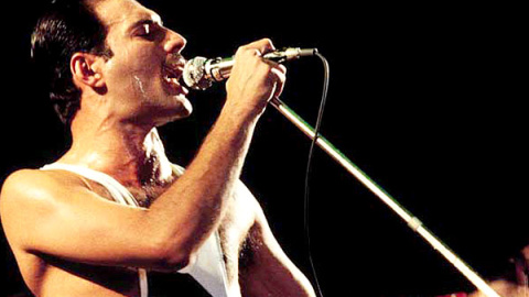 Freddie Mercury en uno de sus conciertos Freddie Mercury en uno de sus conciertos