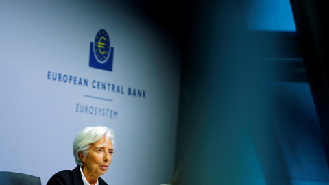 La presidenta del BCE, Christine Lagarde, en una rueda de prensa en la sede de la entidad en Fráncfort, tras la reunión del Consejo de Gobierno. REUTERS/Ralph Orlowski La presidenta del BCE, Christine Lagarde, en una rueda de prensa en la sede de la entidad en Fráncfort, tras la reunión del Consejo de Gobierno. REUTERS/Ralph Orlowski