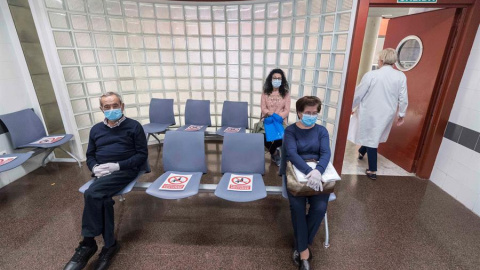 Varios pacientes de la consulta de reumatología del policlínico de consultas externas del Hospital Virgen de la Arrixaca de Murcia. EFE/Marcial Guillén/Archivo Varios pacientes de la consulta de reumatología del policlínico de consultas externas del Hospital Virgen de la Arrixaca de Murcia. EFE/Marcial Guillén/Archivo