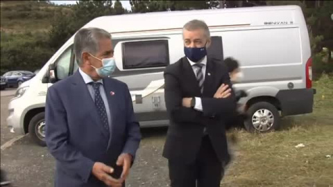 Simbólico encuentro entre Revilla y Urkullu para escenificar la movilidad entre Cantabria y País Vasco Simbólico encuentro entre Revilla y Urkullu para escenificar la movilidad entre Cantabria y País Vasco