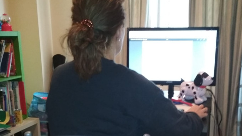 Los efectos del coronavirus aumentan el teletrabajo de Marta en un departamento de servicios sociales. Los efectos del coronavirus aumentan el teletrabajo de Marta en un departamento de servicios sociales.