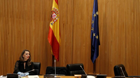 21/04/2020.- La ministra de Trabajo y Economía Social, Yolanda Díaz, comparece este martes en la comisión de Trabajo del Congreso. / EFE - J.J. GUILLÉN