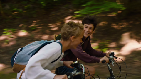 Léo y Rémi, protagonistas de 'Close', en el tráiler de la película. Léo y Rémi, protagonistas de 'Close', en el tráiler de la película.