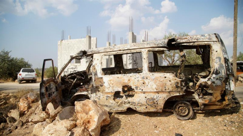Una furgoneta destrozada durante la operación militar en la que se ha abatido al líder del Estado Islámico, Abu Bakr al Bagdadi.-EFE Una furgoneta destrozada durante la operación militar en la que se ha abatido al líder del Estado Islámico, Abu Bakr al Bagdadi.-EFE