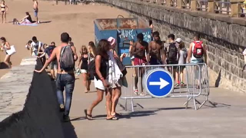 Playas llenas el primer fin de semana que están abiertas Playas llenas el primer fin de semana que están abiertas