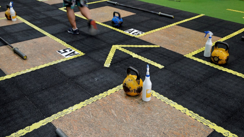 VALENCIA, 29/05/2020.- Un gimnasio de València ultima los detalles para reabrir sus puertas a sus socios. / EFE - MANUEL BRUQUE VALENCIA, 29/05/2020.- Un gimnasio de València ultima los detalles para reabrir sus puertas a sus socios. / EFE - MANUEL BRUQUE