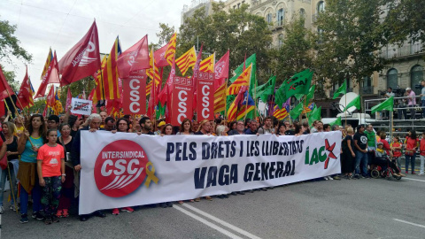 Una manifestació encapçalada per membres de la Intersindical-CSC i la IAC. Una manifestació encapçalada per membres de la Intersindical-CSC i la IAC.