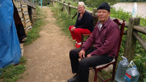 Cinco personas que se han quedado sin techo durante la pandemia se han refugiado bajo una de las pasarelas de la ribera del Ebro en Zaragoza mientras otros grupos viven en el parque Bruil o el embarcadero de Vadorrey. Cinco personas que se han quedado sin techo durante la pandemia se han refugiado bajo una de las pasarelas de la ribera del Ebro en Zaragoza mientras otros grupos viven en el parque Bruil o el embarcadero de Vadorrey.