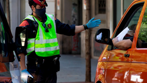 Una patrulla de Mossos d'Esquadra en una imagen de archivo. EFE/Enric Fontcuberta Una patrulla de Mossos d'Esquadra en una imagen de archivo. EFE/Enric Fontcuberta