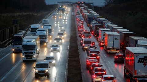 Imagen de una carretera de Alemania congestionada por el tráfico. (Reuters/Wolfgang Rattay) Imagen de una carretera de Alemania congestionada por el tráfico. (Reuters/Wolfgang Rattay)