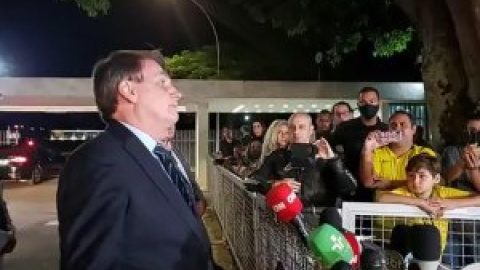 Bolsonaro, sobre las muertes por covid: "¿Qué quieren que haga?" Bolsonaro, sobre las muertes por covid: "¿Qué quieren que haga?"