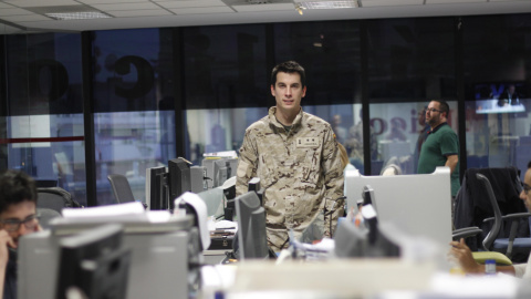 Teniente Segura en la redacción de Público. JAIRO VARGAS Teniente Segura en la redacción de Público. JAIRO VARGAS