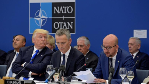El presidente estadounidense, Donald J. Trump (i); el secretario general de la OTAN, Jens Stoltenberg (c), y el primer ministro belga, Charles Michel, durante la reunión de líderes de la Alianza Atlántica. /EFE El presidente estadounidense, Donald J. Trump (i); el secretario general de la OTAN, Jens Stoltenberg (c), y el primer ministro belga, Charles Michel, durante la reunión de líderes de la Alianza Atlántica. /EFE