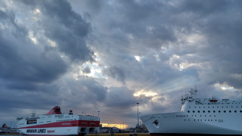 Crucero turístico en donde se refugiaron los diputados del nuevo parlamento.- WESTEWOUD Crucero turístico en donde se refugiaron los diputados del nuevo parlamento.- WESTEWOUD