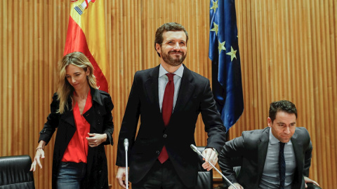 El presidente del PP, Pablo Casado, junto a la portavoz, Cayetana Álvarez de Toledo (i), y el secretario general, Teodoro García Egea (d) , al inicio de la reunión del grupo parlamentario popular en el Congreso, la primera desde la apertura de la Corte El presidente del PP, Pablo Casado, junto a la portavoz, Cayetana Álvarez de Toledo (i), y el secretario general, Teodoro García Egea (d) , al inicio de la reunión del grupo parlamentario popular en el Congreso, la primera desde la apertura de la Corte